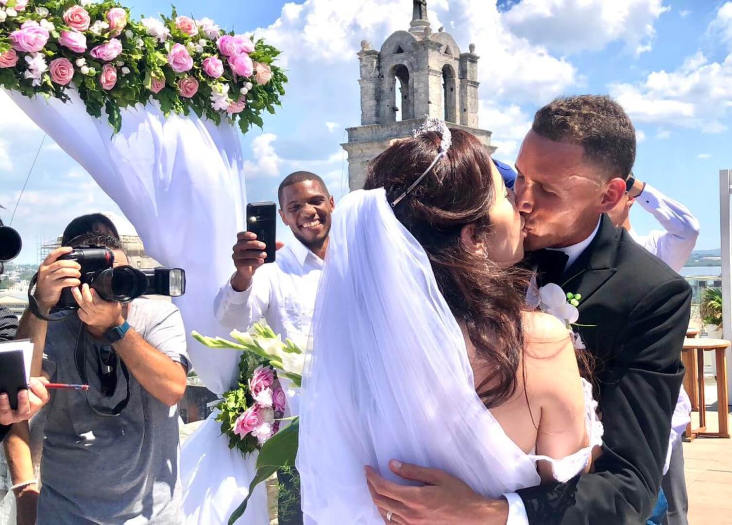 Traditions in Cuban weddings. Most popular customs